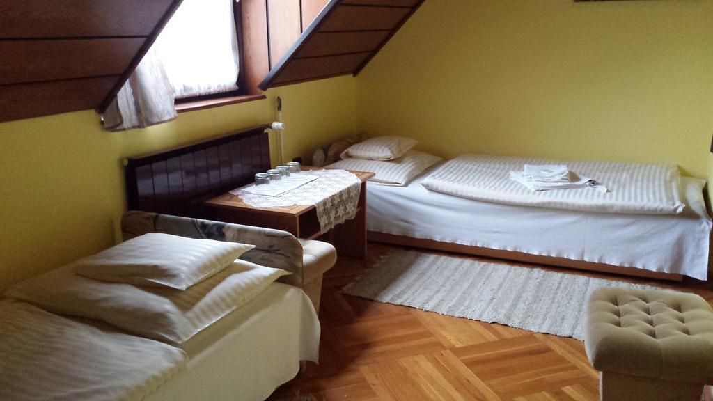 Bed and Breakfast Kocsis Panzio Es Etterem Komárom Zimmer foto