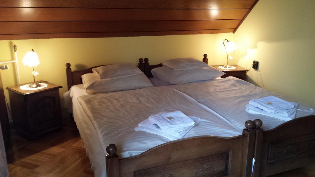 Bed and Breakfast Kocsis Panzio Es Etterem Komárom Zimmer foto