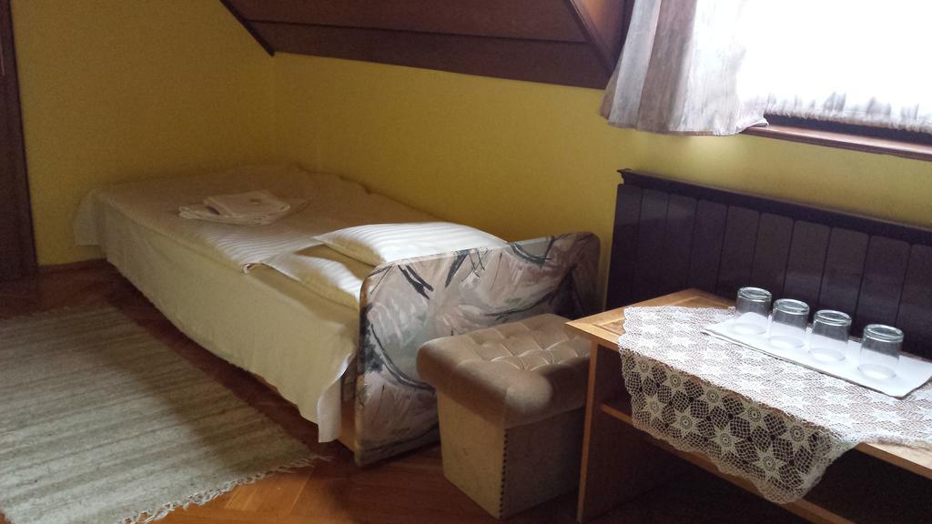 Bed and Breakfast Kocsis Panzio Es Etterem Komárom Zimmer foto